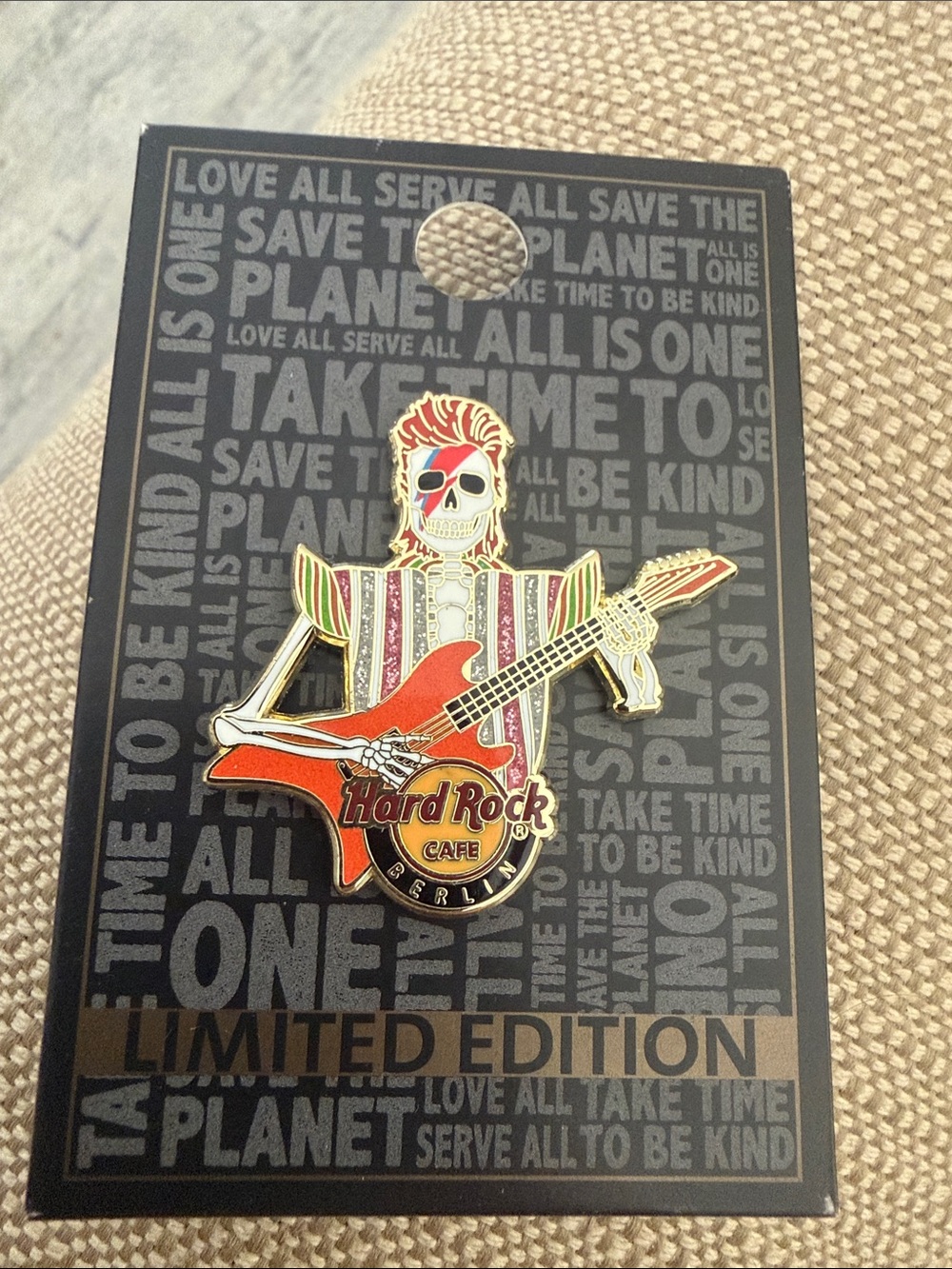 Hard Rock Cafe - Berlin "Lightning Skull (Bowie)"  Pin - 2026- New (See Photos).